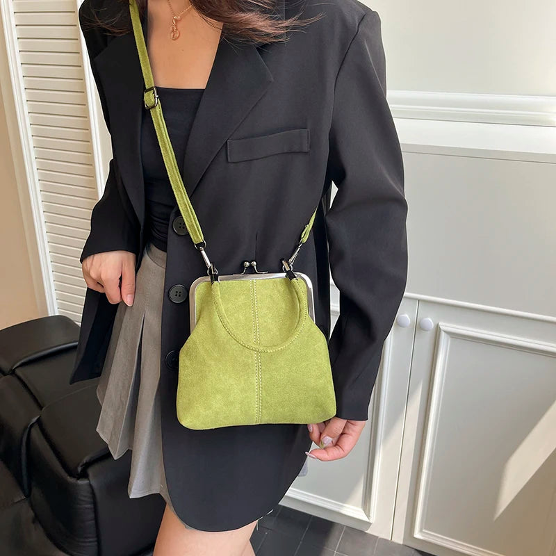 Women Fashionable Shoulder Bag Large Capacity Retro Flannel Handbag Leisure Clamp Handbag Travel Shopping Work Shoulder Bag