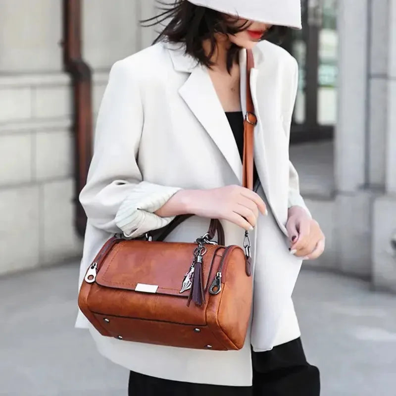 Large Capacity Shoulder Bag for Women with Tassel Decoration Fashion Detachable Chain Boston Handbag Shoulder Bag